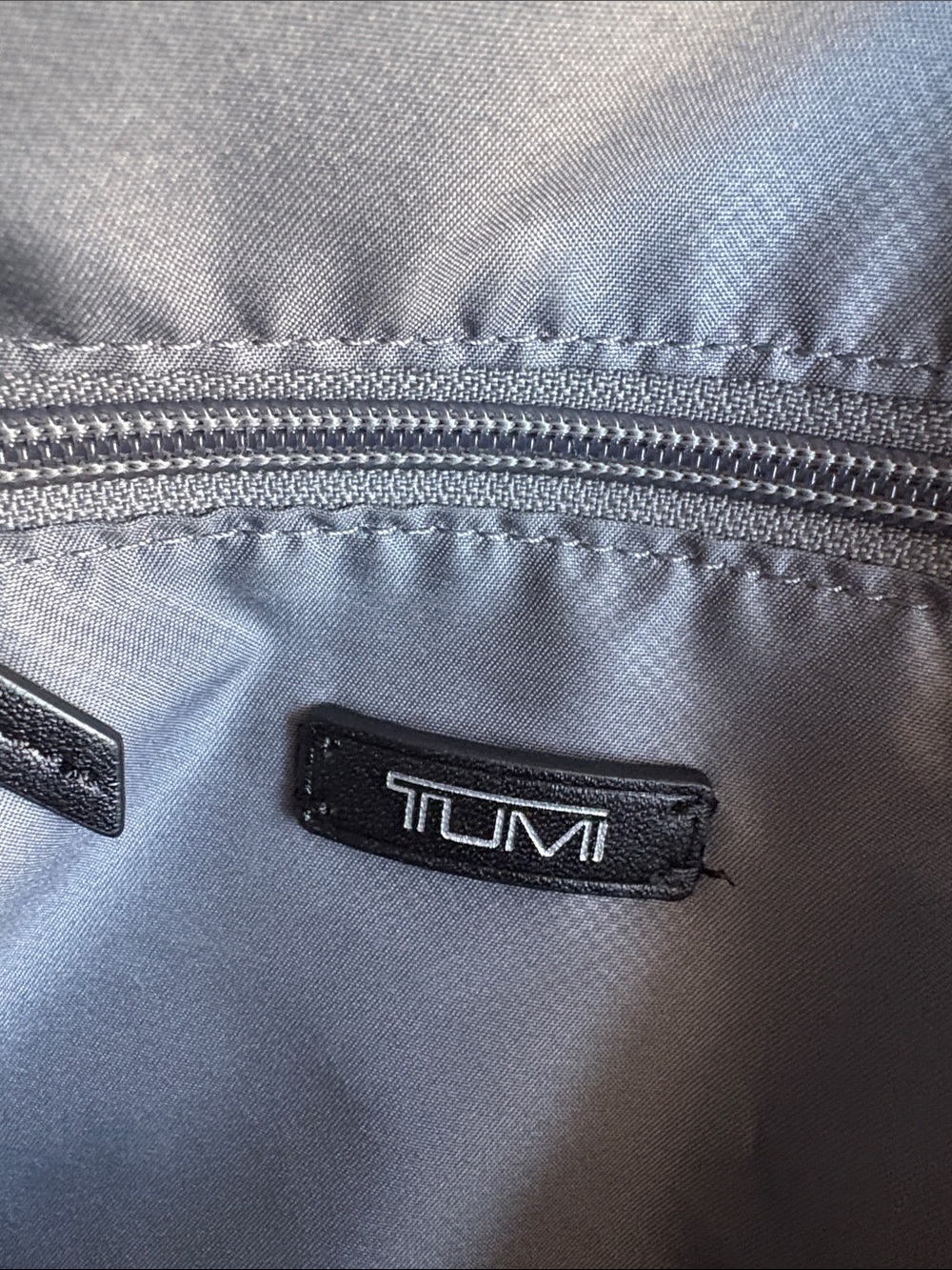 Preowned Tumi sling/backpack - Picture 8 of 9